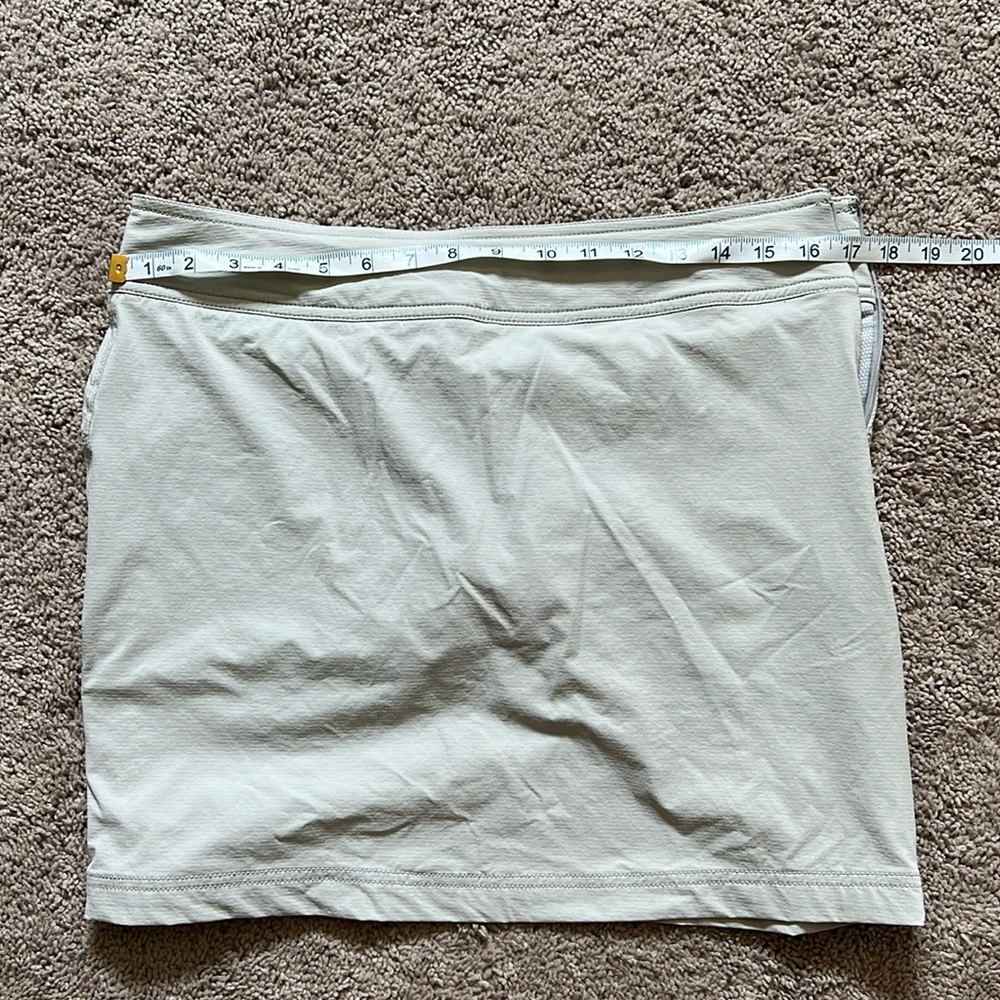 Athelta size 8 gray skort. In great condition.